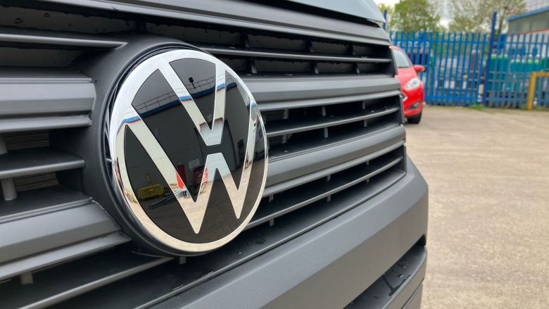 Volkswagen Crafter Cr35 Mwb Diesel Fwd 2.0 TDI 140PS Commerce Plus High Roof Van